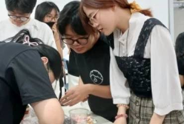 CLB tiếng Pháp chủ đề: Vẽ chậu, trồng hoa